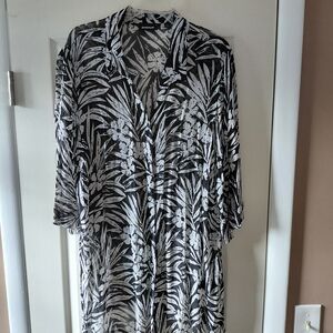 Avenue Monochrome Floral Blouse